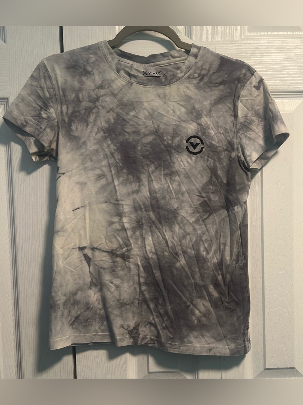 VIRUS Hex Short Sleeved Tee in Gray & White Tie Dye